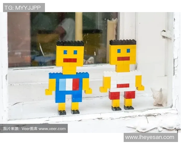 乐高足球明星人物高清版展示，感受球场英雄的独特魅力与风采